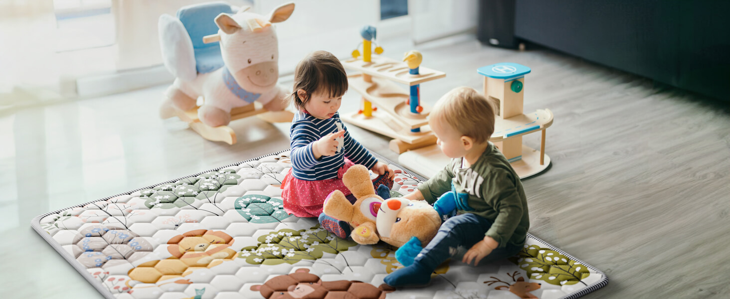 babies play on the mat